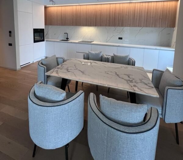 Kitchen with dinner table and chairs