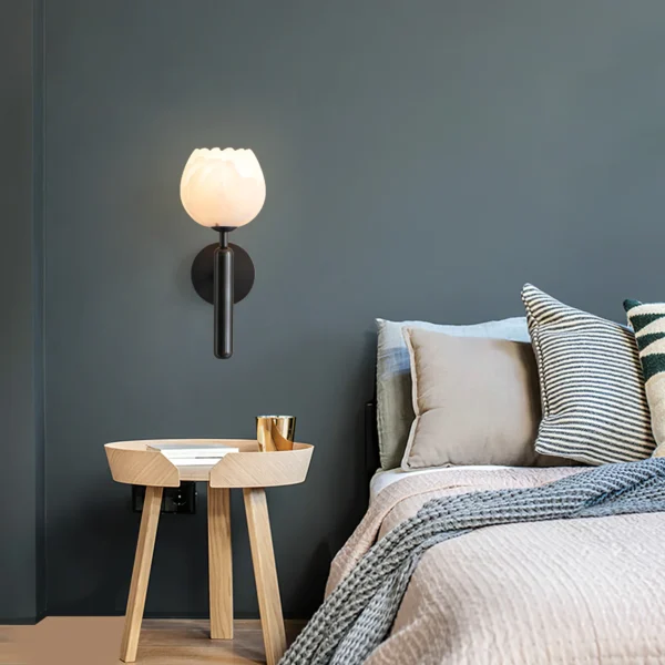 Mian Wall Lamp: Elegant Lighting for Any Space - Image 4